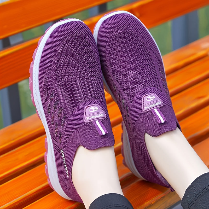 Sapatilhas de atletismo para mulheres na primavera e no outono - Sapatos de caminhada deslizantes e modernos, tecido de malha respirável, sapatos desportivos casuais de cano baixo confortáveis em roxo, vermelho e preto -2T